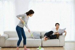Chồng và gia đình anh cho rằng việc nhà là của phụ nữ