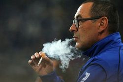 Sao Juventus tiết lộ về thói quen hút thuốc lá 'điên cuồng' của Sarri