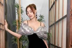 Ninh Dương Lan Ngọc khoe đôi 'triệu đô' gia nhập hội nữ nhân Vbiz yêu váy đính nơ