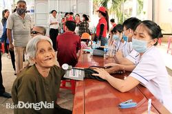 Khám bệnh, phát thuốc miễn phí cho hơn 500 người nghèo, gia đình chính sách