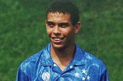 Ronaldo 'béo' từng bị nghi gian lận tuổi