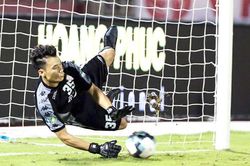 Bà Rịa Vũng Tàu gây sốc, 'thủ thành quốc dân' trở lại