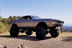 Dodge Challenger 4x4 1972 off-road 'vô đối' chỉ 675 triệu đồng