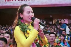 Xúc động lời hát chèo 'Con về quê Bác hôm nay' tại lễ truyên dương Thanh niên
