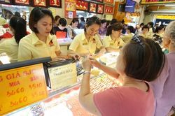 Giá vàng hôm nay 1/6: Nhà đầu tư bất an, giá vàng tăng vọt