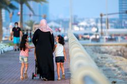 Thủ đô UAE ban hành lệnh cấm đi lại giữa các thành phố trực thuộc