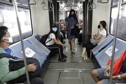 Manila mở cửa trở lại, Thái Lan xem xét lùi kỳ nghỉ Tết Songkran
