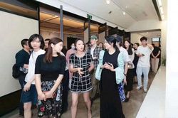 Lộ diện sau nghi vấn ly hôn, Châu Tấn bị soi gương mặt lão hóa dù mặc đồ khoe chân thon