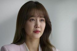 Lọ mọ' nấu chè đỗ đen mang đến công ty cho chồng ngày nóng, tôi thấy anh phơi nắng ngoài sảnh và sự thật điếng người