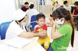 Không nên để táo bón ở trẻ kéo dài