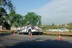 Xe bán tải tông ô tô dừng ven đường ở Hải Dương, nhiều người thương vong