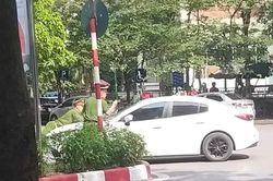 Khởi tố, bắt giam lái xe ô tô hất cảnh sát lên nắp ca pô