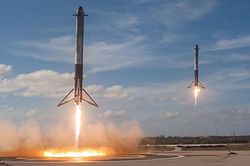 Xem tên lửa Falcon 9 của SpaceX hạ cánh trở lại Trái Đất