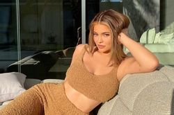 Kylie Jenner vung 130 triệu USD mua biệt thự, phi cơ riêng