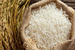 Tung tin thất thiệt gạo giả, bị phạt 7,5 triệu