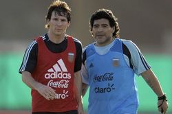 Huyền thoại AC Milan: 'Messi giỏi hơn Maradona'