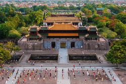 Vì sao cổng chính Hoàng thành Huế gọi là Ngọ Môn?