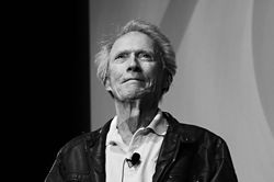 Huyền thoại Clint Eastwood tròn 90 tuổi: Gã 'cao bồi già' không mệt mỏi