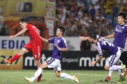 HLV Park Hang Seo 'thắp lửa' trên khán đài Hàng Đẫy