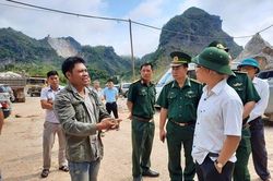Nước mắt thợ đá sau vụ tai nạn tại mỏ Hoàng Anh