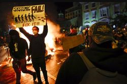 Bão tố bủa vây ông Trump