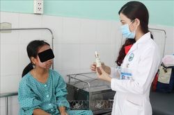 Dùng sản phẩm lột trắng da siêu tốc, thiếu nữ 17 tuổi bị hủy hoại da mặt