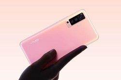 Smartphone 5G, RAM 8 GB, chip S765G, pin 'trâu', 4 camera sau, giá hơn 11 triệu