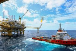 Giá dầu thô biến động trái chiều trước tình hình căng thẳng quan hệ Hoa Kỳ - Trung Quốc gia tăng