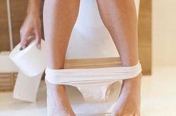 Đi đại tiện thấy phân 'dính chặt' trên bồn cầu, hãy coi chừng vì có thể là dấu hiệu của loại ung thư nguy hiểm này