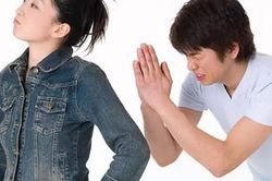8 hành động 'không thể hiểu nổi' mà phụ nữ thường làm khi ghen tuông