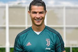 Ronaldo đến sân tập Juventus sớm 4 tiếng