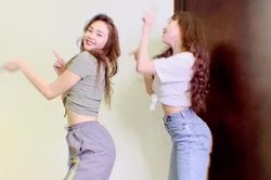 Minh Hằng mặc đồ khoe eo thon, nhảy lắc hông gợi cảm