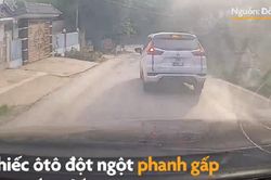 Ôtô 'hôn đít' xe khác vì không giữ khoảng cách