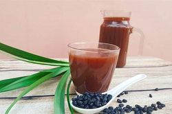 Nước đậu đen mát bổ, nhưng người này uống vào khác nào tự sát