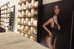 'Tình địch tin đồn' một thời của Ngọc Trinh khoe góc tủ toàn hàng hiệu gây choáng