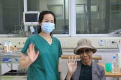BN19 từng 'thập tử nhất sinh' cười tươi khi được trở về nhà