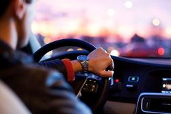 Không mua được vé tàu, người đàn ông tậu luôn ôtô để về quê