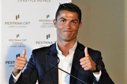 Ronaldo bán lỗ biệt thự ở Manchester