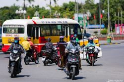 Người dân Nghệ An đối diện với đợt nắng nóng kéo dài trên diện rộng