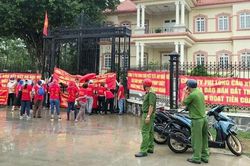 Hàng trăm khách hàng ở TPHCM 'sập bẫy' mua nền đất trên giấy