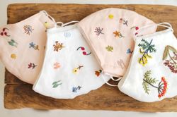 Chưa tới 50.000 đồng, 4 loại khẩu trang độc đáo giúp bạn nổi bật giữa đám đông
