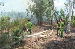 Xảy ra cháy tại khu vực bờ Đông kênh Sa Rài