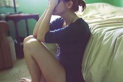 Đàn bà bật khóc giữa cuộc vui