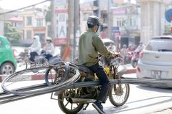 Xe máy cũ nát tung hoành - Bao giờ xử lý dứt điểm ?