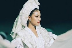 Trong thế giới fangirl: Hoàng Thùy Linh thành công mang văn hóa Việt vào nhạc trẻ
