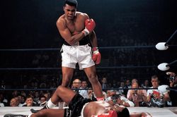 Cú móc trong pha knock-out hay nhất của Muhammad Ali