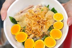 Bánh ướt lòng gà và loạt đặc sản đốn tim thực khách tại TP.HCM