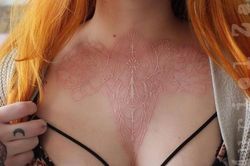 Giới trẻ thế giới rộ mốt xăm hình bằng mực trắng độc đáo