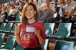 Tôi đi xem V.League và bị phe vé 'chợ đen' bao vây