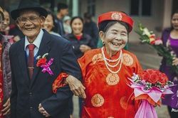 Cần sự đồng cảm khi người già muốn tái hôn